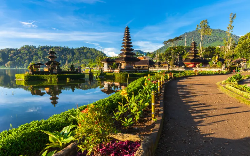 Luxury Romantic Destinations for an Anniversary Trip