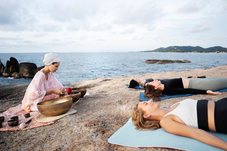 Healthy nutrition and rest at a wellness retreat for long-term stress management.